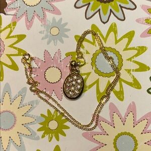 Elegant Gold Pendant Necklace